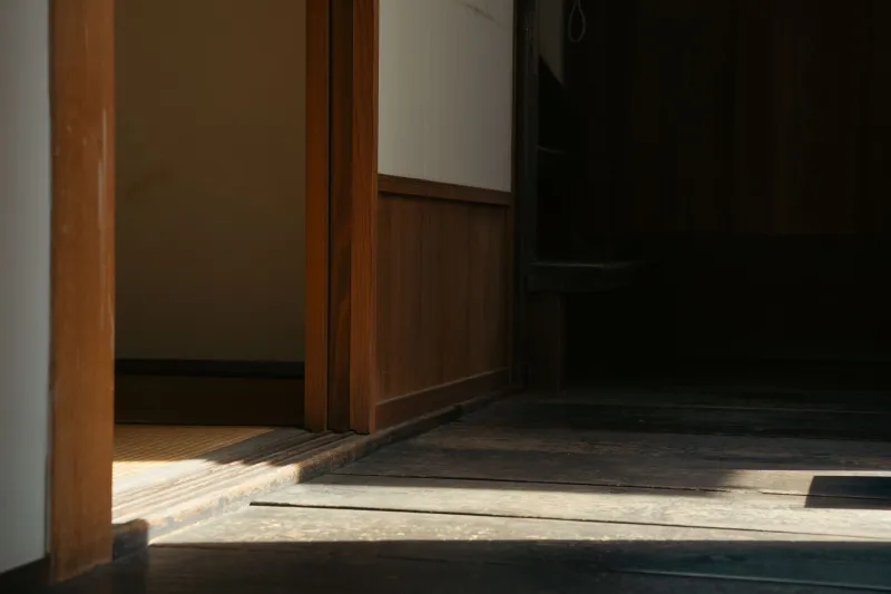 Empty Space, Full Life: What Yanase-Minami's Minimalist Streets Are Really Trying to Tell You