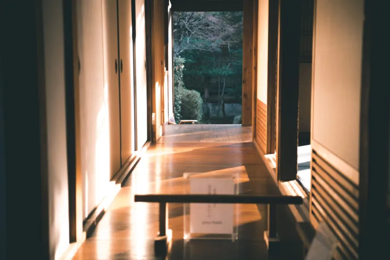 Sitting Still on Purpose: How Yanase-Minami Turned Waiting Into a Way of Life