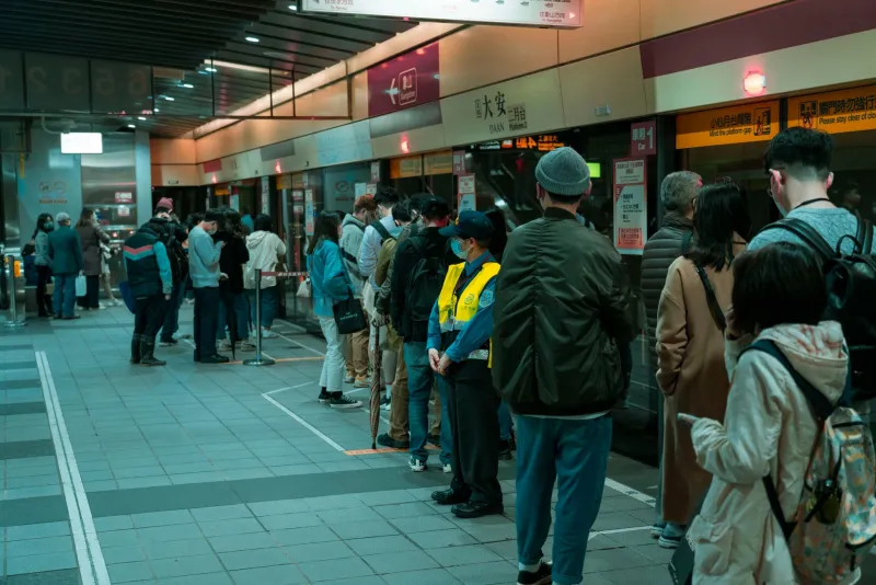 Standing in Line, Finding Your Mind: The Quiet Wisdom Behind Yanase-Minami's Queue Culture